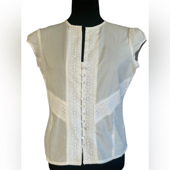Tommy Hilfiger Women’s White Eyelet Button Front Blouse Size 6 - Picture 1 of 7